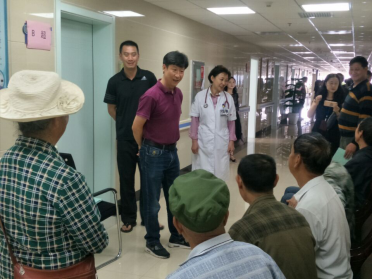 县委政法委杨少维书记慰问优抚对象 县委政法委杨少维书记慰问优抚对象